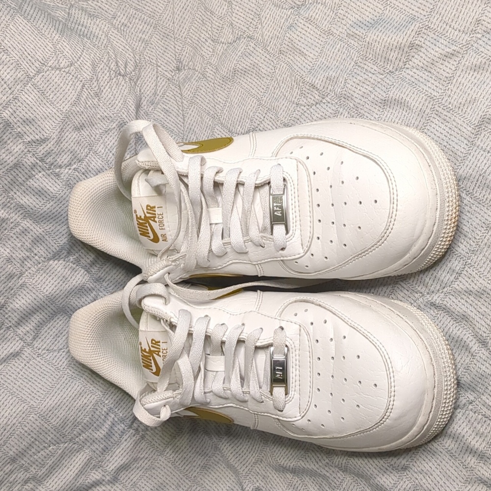 Nike Air Force 1 '07 SE "Next Nature" in the Summit White/Bronzine colorway.